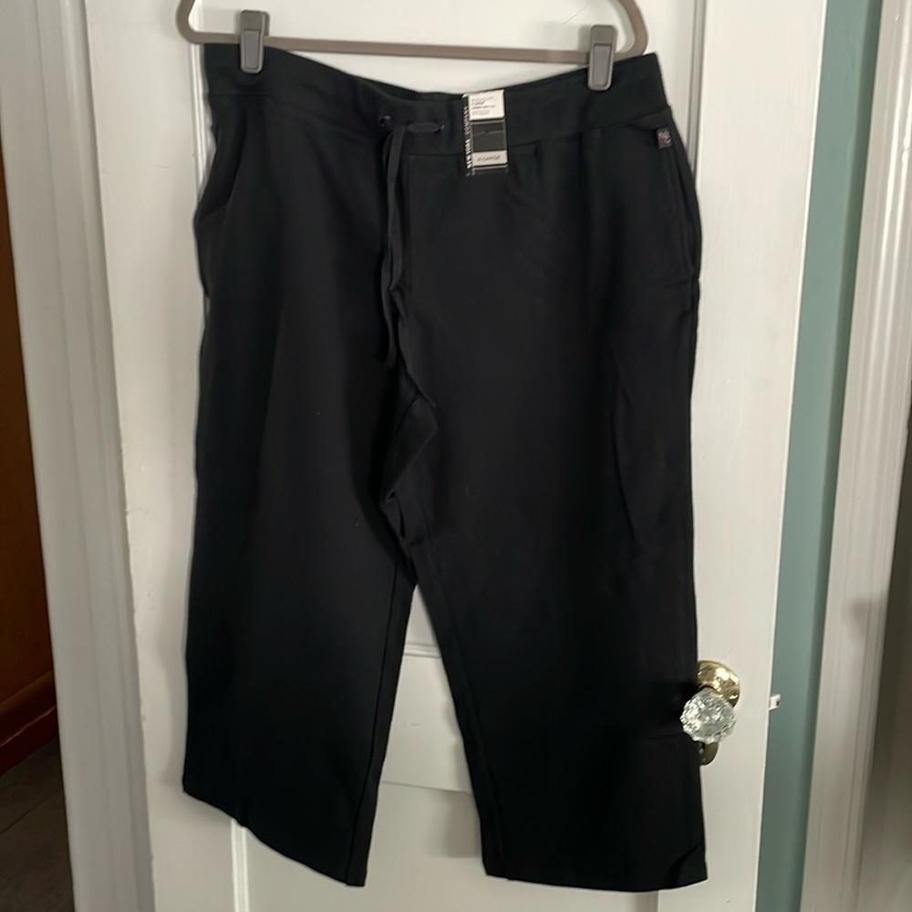 NWT NY&Co Maiden lane crop , black, x-large